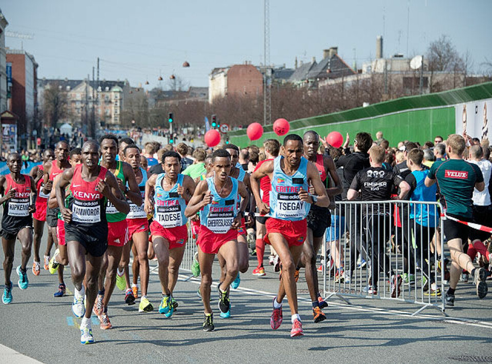 Mange gode norske tider i VM i halvmaraton i København 11km_Tet_ene_veien_145-ballong_Thomas_Sjoerup__SJ27413.jpg