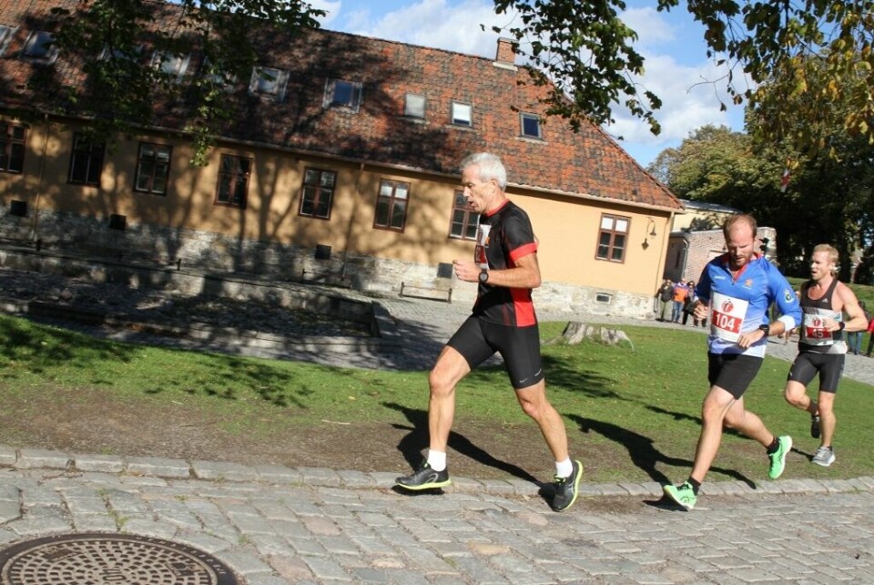Sjef for forsvarsstaben og stedfortredende forsvarssjef Erik Gustavsen løp fort på Akershus festning, og hadde bare betydelig yngre løpere foran seg i mål. På bildet har han følge av Lars Vangraas og Magnus Følling. (Foto: Olav Engen) Sjef for forsvarsstaben og stedfortredende forsvarssjef Erik Gustavsen løp fort på Akershus festning, og hadde bare betydelig yngre løpere foran seg i mål. På bildet har han følge av Lars Vangraas og Magnus Følling. (Foto: Olav Engen)