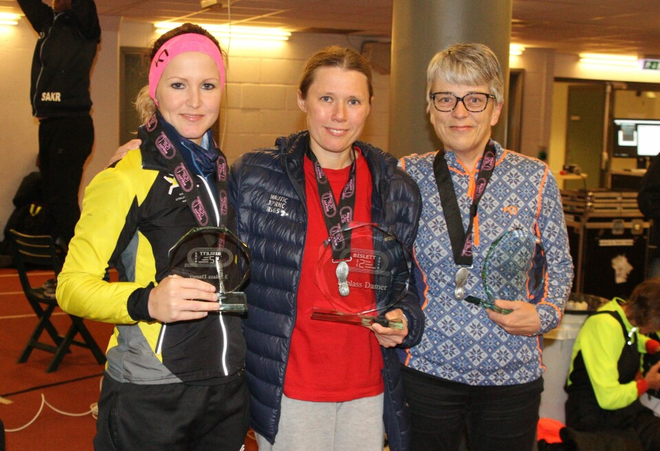 Magnus Bø Thorud løp lengst på Bislett 12-timers IMG_3679_pallen_kvinner.JPG
