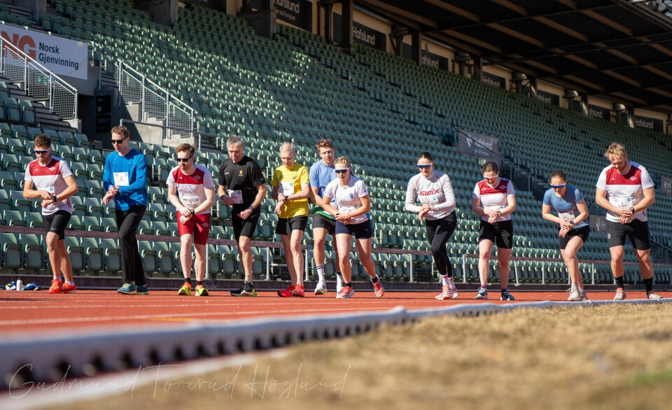 Løperne i et av de tre mosjonsheata er klar til å gyve laus på 7,5 runder på gamle ærverdige Bislett stadion. (Foto: Gudmund Toverud Høglund) Løperne i et av de tre mosjonsheata er klar til å gyve laus på 7,5 runder på gamle ærverdige Bislett stadion. (Foto: Gudmund Toverud Høglund)