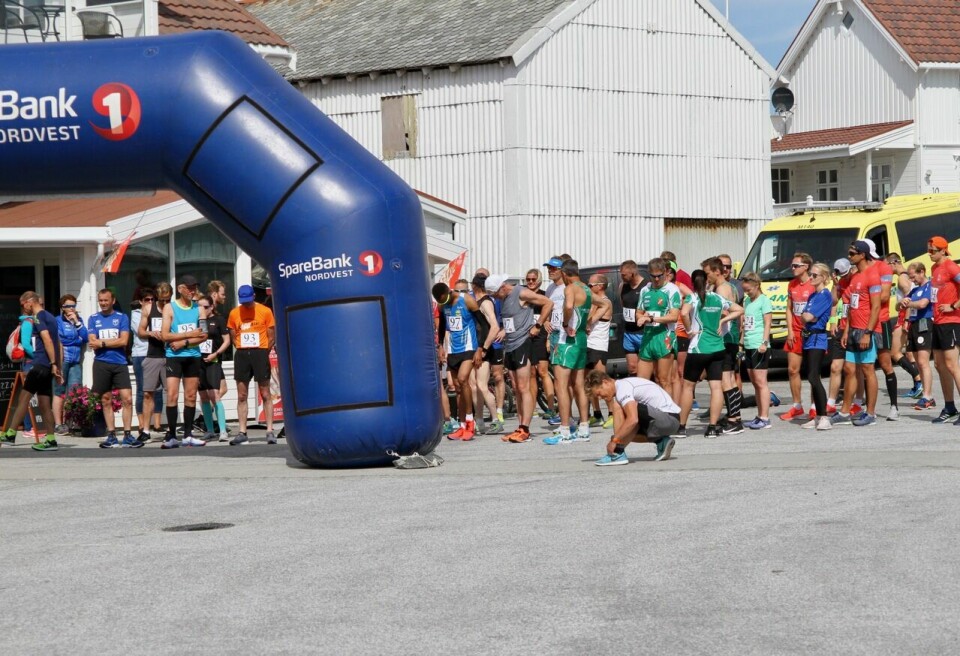 Ebrahim Abdulaziz vant Smøla halvmaraton på 1.08.36 Halv_Foer_start