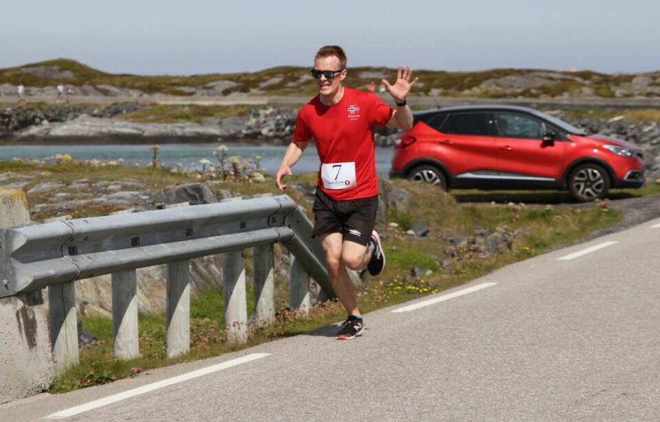 Ebrahim Abdulaziz vant Smøla halvmaraton på 1.08.36 Halv_Emil_Bratberg_Melting
