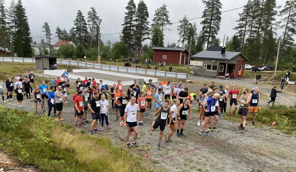Hele 82 løpere gjør seg klare til start på mila på Østby skistadion. (Foto fra Trysilmilas facebookside) Hele 82 løpere gjør seg klare til start på mila på Østby skistadion. (Foto fra Trysilmilas facebookside)