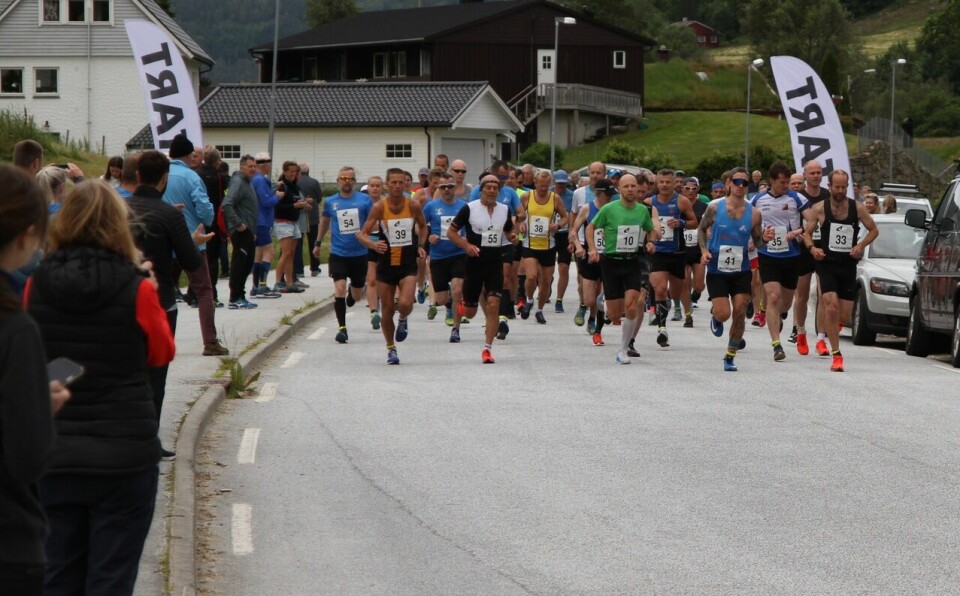 Rekorddeltaking i Jølster Maraton Start_maraton_1