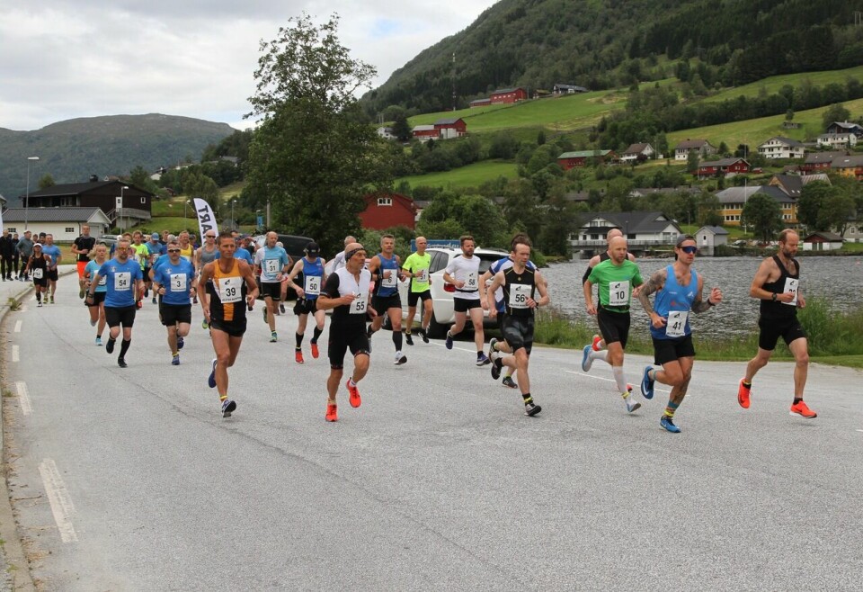 Rekorddeltaking i Jølster Maraton Start_maraton_2