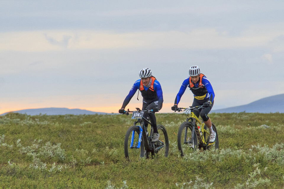 Godt tysk-norsk samarbeid gav seier til Sönke Wegner (til venstre) og Noah Pettersen i Offroad Finnmark 300 km. (Foto: Jon Vidar Bull) Godt tysk-norsk samarbeid gav seier til Sönke Wegner (til venstre) og Noah Pettersen i Offroad Finnmark 300 km. (Foto: Jon Vidar Bull)