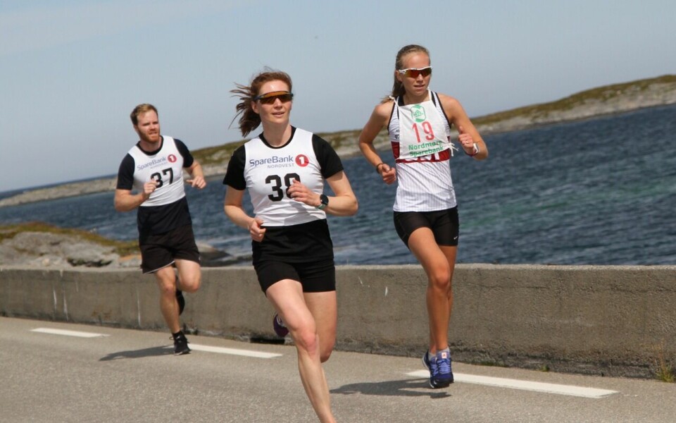 Ebrahim Abdulaziz vant Smøla halvmaraton på 1.08.36 10_Anne_Murvold_vinner