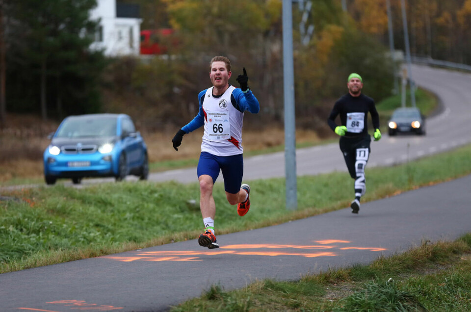 Dobbeltseier til OSI i Lørenskog halvmaraton Vinterkarusellen_2018_2019_Vinner_halvmaraton_Geir_Gjessing_Torstein_Bjerland.jpg