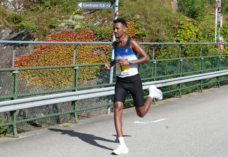 Senay Fissehatsion med 350 meter igjen til mål og seiersbonus på 8000 SEK. (Foto: Kjall Vigestad) Senay Fissehatsion med 350 meter igjen til mål og seiersbonus på 8000 SEK. (Foto: Kjall Vigestad)