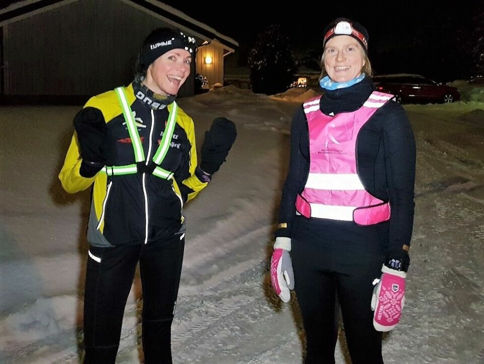 Anne Storslett (til høyre), her sammen med Marit Aamdal før start, var som vanlig de siste årene første dame i mål på Snøkuten. (Foto: Stein Arne Negård) Anne Storslett (til høyre), her sammen med Marit Aamdal før start, var som vanlig de siste årene første dame i mål på Snøkuten. (Foto: Stein Arne Negård)
