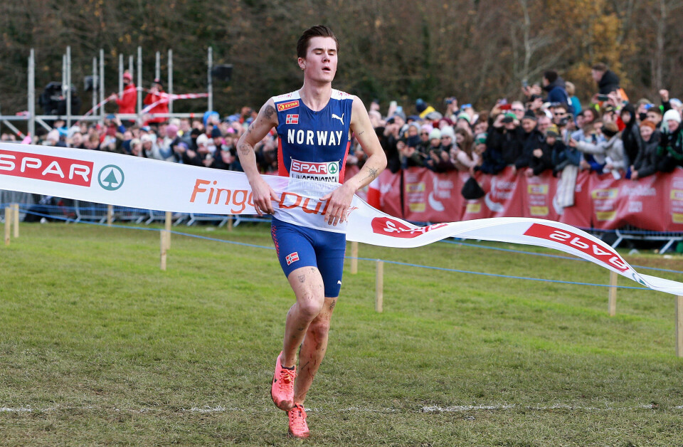Jakob Ingebrigtsen bryter målseilet på mesterlig vis etter en halv times oppvisning i elegant og taktisk løping. (Foto: Kjell Vigestad) Jakob Ingebrigtsen bryter målseilet på mesterlig vis etter en halv times oppvisning i elegant og taktisk løping. (Foto: Kjell Vigestad)