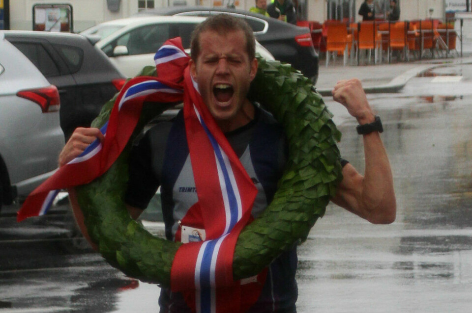 Frode Stenberg og Mona Brundtland vant NM maraton i regntunge Risør IMG_2143RedFrodeStenbergVinder