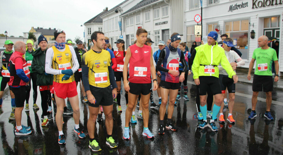 Frode Stenberg og Mona Brundtland vant NM maraton i regntunge Risør IMG_1870Startfelt.jpg
