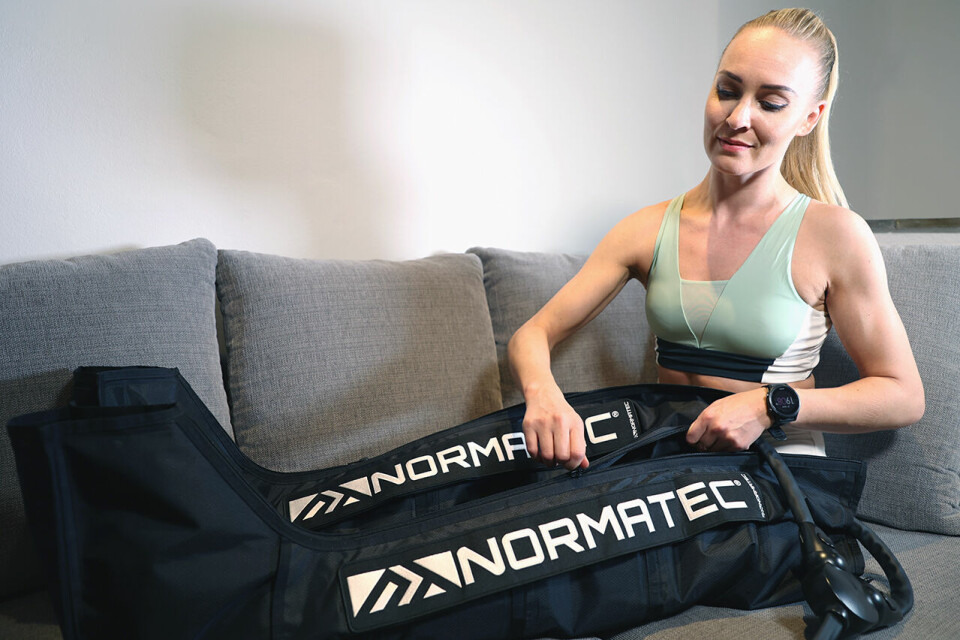 NormaTec Pulse 2.0 er absolutt et behagelig massasjesystem. Men det koster en del. (Foto: Tom-Arild Hansen) NormaTec Pulse 2.0 er absolutt et behagelig massasjesystem. Men det koster en del. (Foto: Tom-Arild Hansen)