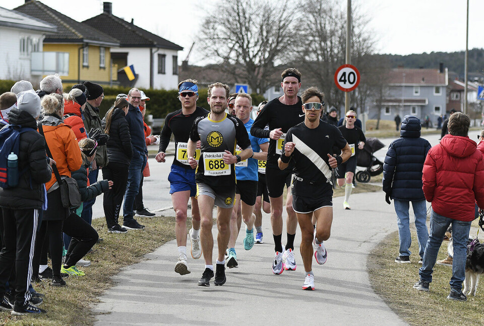 Over 400 våryre deltakere i raske løyper i Fredrikstadløpet halvmaraton-publikum_50D9643.jpg