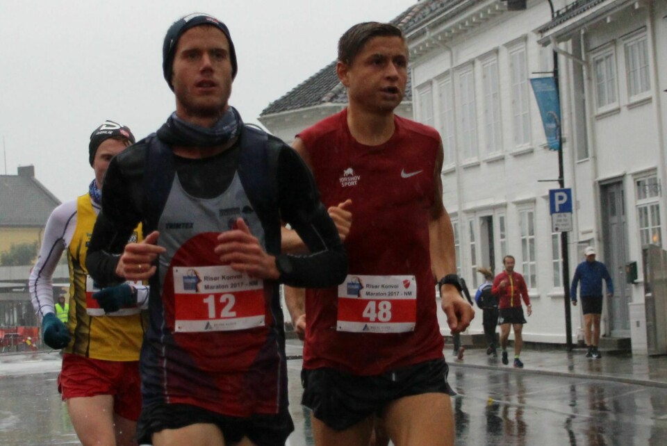Frode Stenberg og Mona Brundtland vant NM maraton i regntunge Risør IMG_1948FireFoerste2passage.jpg