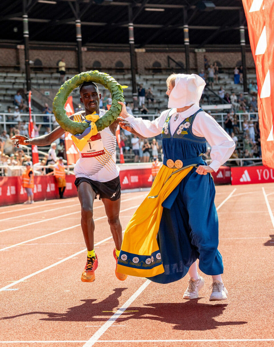 Dobbel kenyansk triumf i varmebølgen under Stockholm Maraton herrevinner.jpg