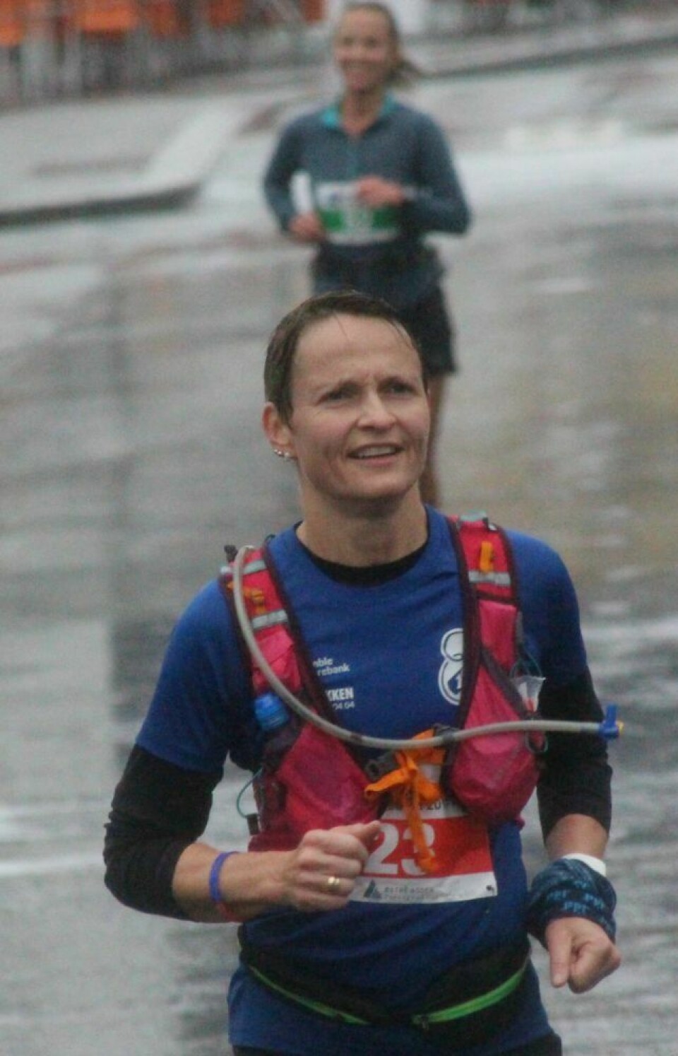 Frode Stenberg og Mona Brundtland vant NM maraton i regntunge Risør IMG_2037MarianneAArdalen&GroTaranroed.jpg