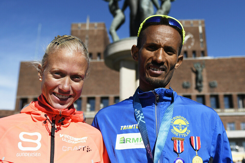 Marthe Katrine Myhre og Abrahim Abdulaziz - to glade vinnere av både NM og Oslo Maraton. (Foto: Bjørn Johannessen) Marthe Katrine Myhre og Abrahim Abdulaziz - to glade vinnere av både NM og Oslo Maraton. (Foto: Bjørn Johannessen)