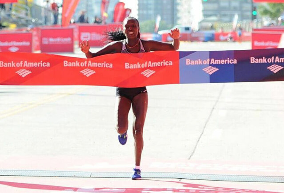Florence Kiplagat vant Chicago Marathon på 2.21.32 og fikk vist at hun burde vært tatt ut på det kenyanske laget til OL. (Foto: arrangøren) Florence Kiplagat vant Chicago Marathon på 2.21.32 og fikk vist at hun burde vært tatt ut på det kenyanske laget til OL. (Foto: arrangøren)