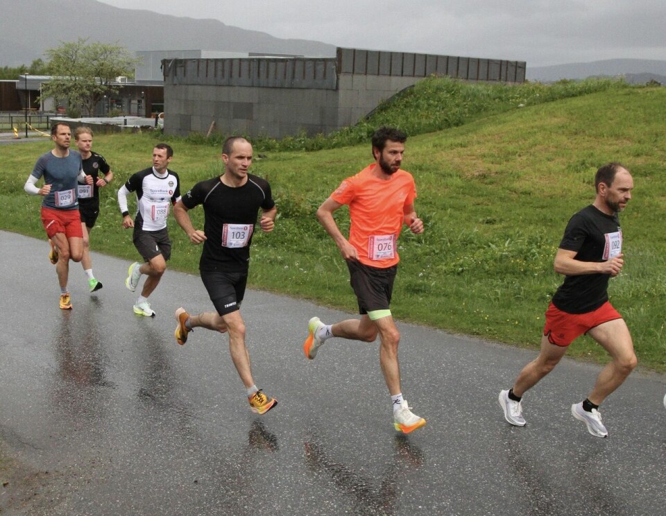 Øystein Ulekleiv satte ny løyperekord i Vartdalstranda halvmaraton Starten_de_beste_2
