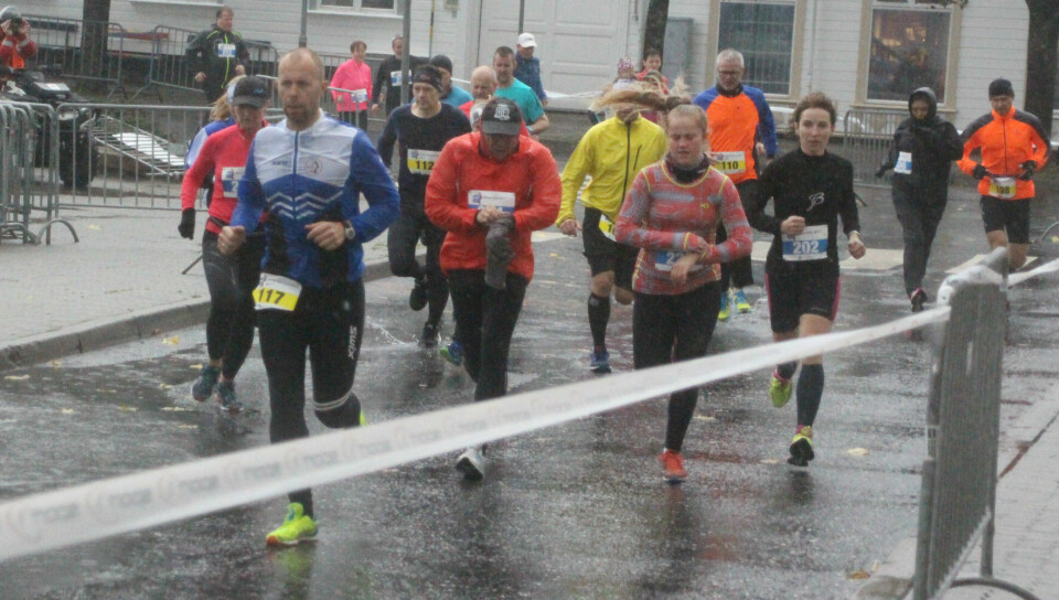 Frode Stenberg og Mona Brundtland vant NM maraton i regntunge Risør IMG_1967HalvVaadt.jpg