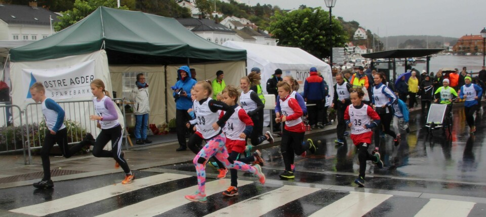 Frode Stenberg og Mona Brundtland vant NM maraton i regntunge Risør IMG_2163Boerneloeb.jpg