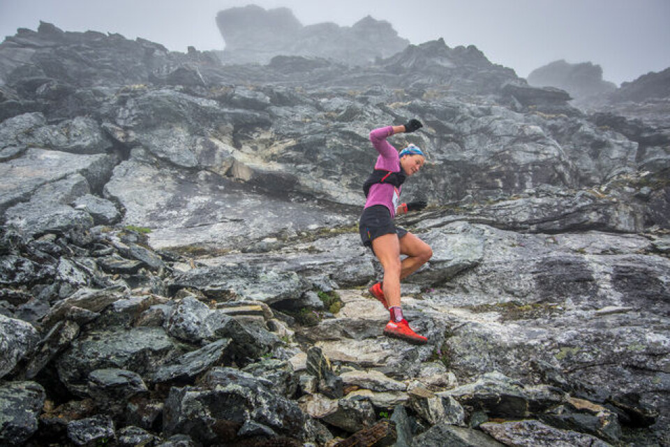 Jonathan Albon og Emelie Forsberg vant Tromsø SkyRace i regn og tåke Emelie_640x426.jpg