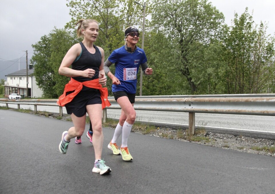 Øystein Ulekleiv satte ny løyperekord i Vartdalstranda halvmaraton Malin_Berge_Louise_Skak