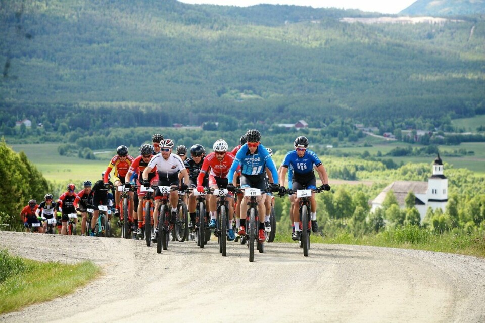 TransØsterdalen går ikke lenger Østerdalen på langs, men de rundt 200 syklistene som deltok i år fikk sett seg godt om i Tynset kommune som her på lørdagens etappe. (Foto: Per Roger Bekken) TransØsterdalen går ikke lenger Østerdalen på langs, men de rundt 200 syklistene som deltok i år fikk sett seg godt om i Tynset kommune som her på lørdagens etappe. (Foto: Per Roger Bekken)