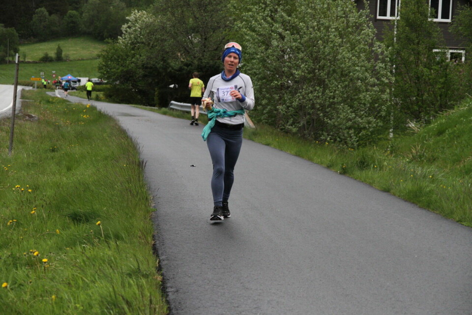 Øystein Ulekleiv satte ny løyperekord i Vartdalstranda halvmaraton Maraton_Lillian_Auflem_Oeye