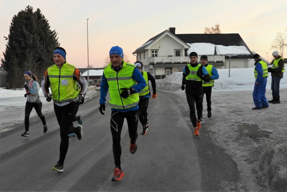 Seks menn og en kvinne la av gårde på Snøkuten på kvinnedagen. (Foto: Stein Arne Negård) Seks menn og en kvinne la av gårde på Snøkuten på kvinnedagen. (Foto: Stein Arne Negård)