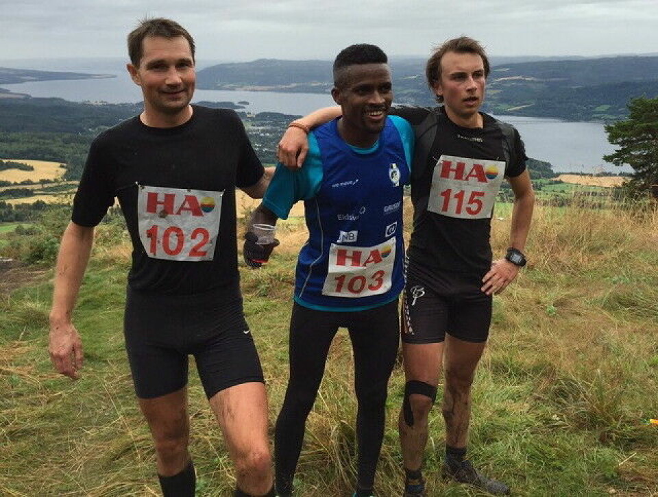Tre på topp på Lundehøgda (fra v.): Per Christian Lysaker Torgersrud, Gishe Abdi Wako og Anders Kampenhøy. (Foto: Steinar Sulheim) Tre på topp på Lundehøgda (fra v.): Per Christian Lysaker Torgersrud, Gishe Abdi Wako og Anders Kampenhøy. (Foto: Steinar Sulheim)