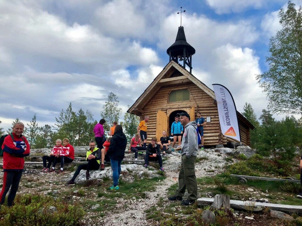 Kos på toppen av Skåråsberget etter oppturen til Jordbærkirka onsdag kveld. (Foto: Marit Aamdal) Kos på toppen av Skåråsberget etter oppturen til Jordbærkirka onsdag kveld. (Foto: Marit Aamdal)
