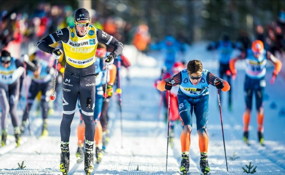 Emil Persson (til venstre) avgjorde lørdagens 50 km med en 300 meter spurt foran Max Novak. (Foto: Thibaut/Nordic Focus) null