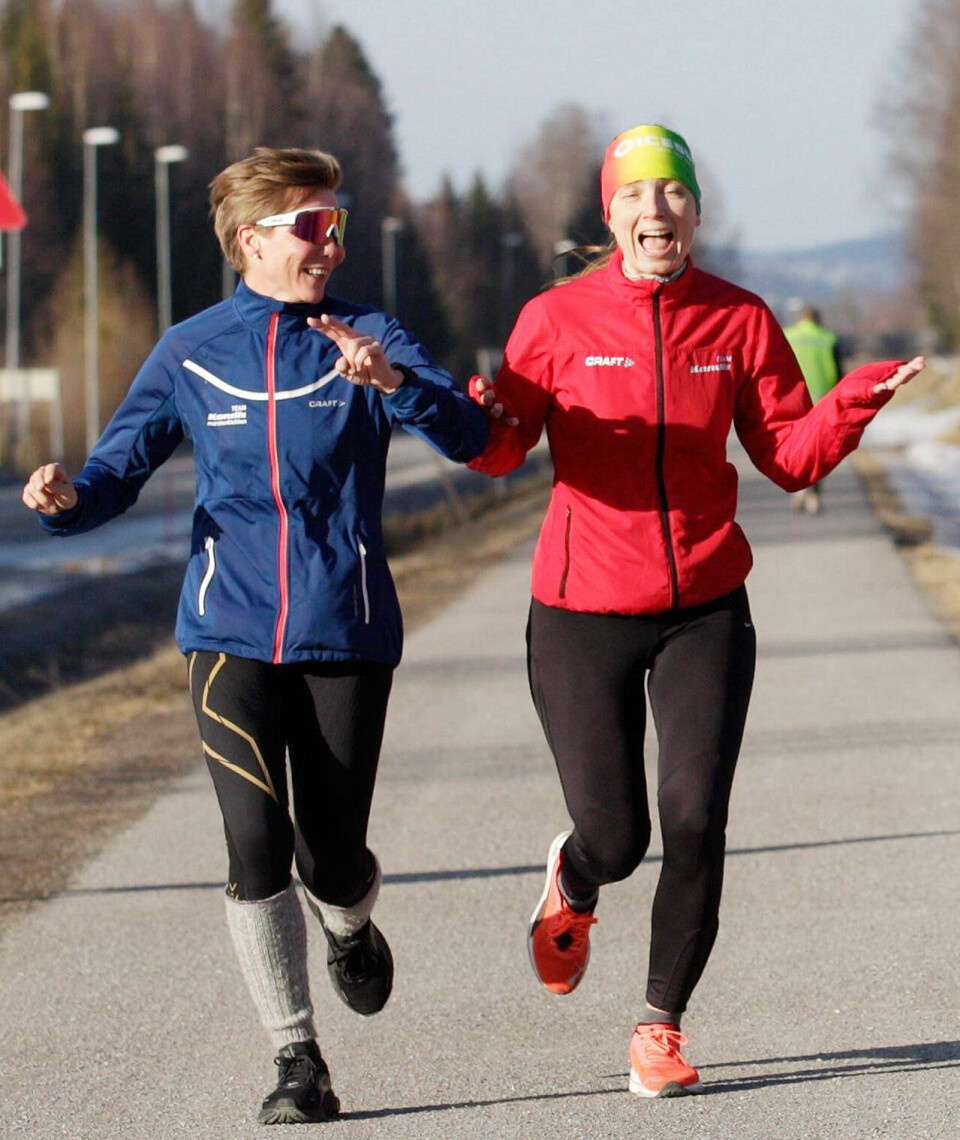 Anne Woldmo – slagpasient, men ikke slått ut Bilde3-Anne-Woldmo-og-Hanne-Wigander-foto-Marianne-Roehme.jpg