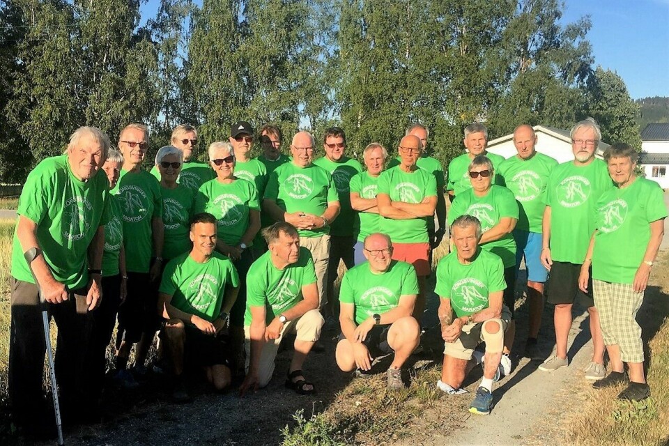 Arrangementskomitéen og deler av servicefunksjonærene med helt nye grønne t-skjorter. (Foto: Kongsvinger Maraton) Arrangementskomitéen og deler av servicefunksjonærene med helt nye grønne t-skjorter. (Foto: Kongsvinger Maraton)