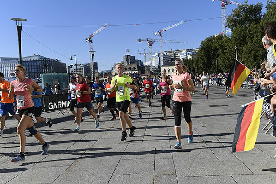 Hilland og Fissehatsion til topps på halvmaraton i Oslo halvmaraton-flagg_D5N3812.jpg