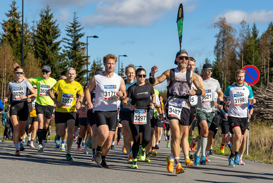 Både fartsholdere og løpere fikk oppleve en finfin høstdag under Norgesløpet på Jessheim. (Foto: Samuel Hafsahl) Både fartsholdere og løpere fikk oppleve en finfin høstdag under Norgesløpet på Jessheim. (Foto: Samuel Hafsahl)
