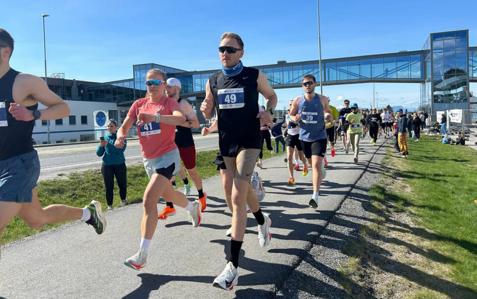 Håkon Hamre (49) og Hanne Hurlen (41) legger i vei på halvmaraton. (Foto: arrangøren) Håkon Hamre (49) og Hanne Hurlen (41) legger i vei på halvmaraton. (Foto: arrangøren)