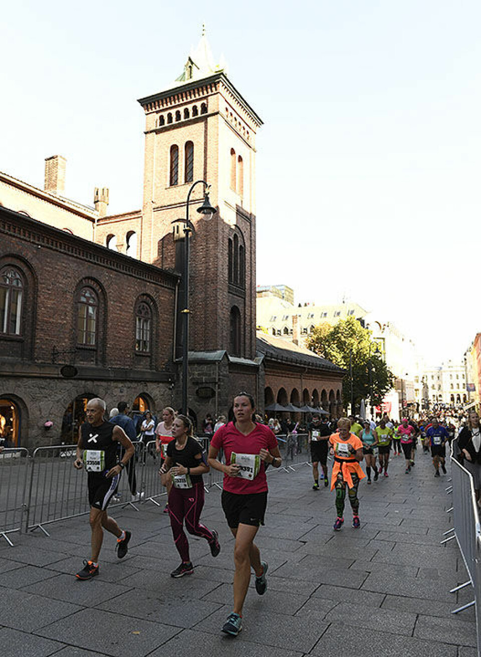 Hilland og Fissehatsion til topps på halvmaraton i Oslo halvmaraton-karl-johan_D5N4170.jpg