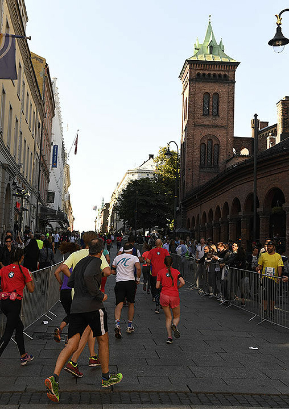 Hilland og Fissehatsion til topps på halvmaraton i Oslo halvmaraton-karl-johan_D5N4175.jpg