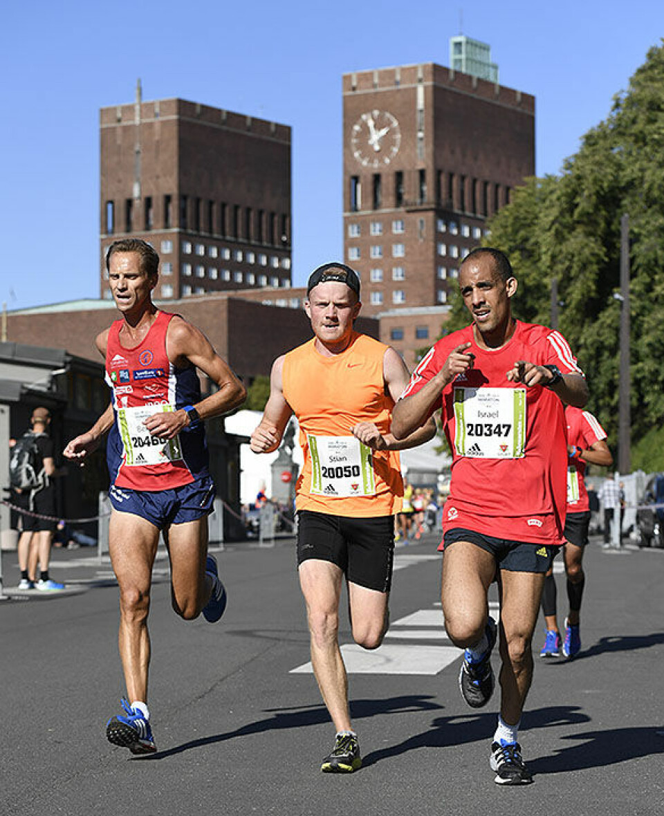 Hilland og Fissehatsion til topps på halvmaraton i Oslo halvmaraton-raadhuset_D5N2953.jpg