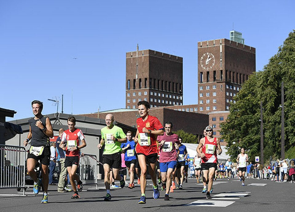 Hilland og Fissehatsion til topps på halvmaraton i Oslo halvmaraton-raadhuset_D5N3312.jpg
