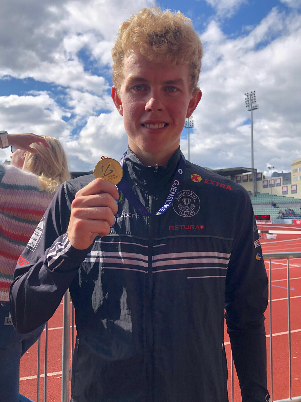 Gull som gledet for Lars Svorkdal på 3000 meter i UM svorkdal med medalje.jpg