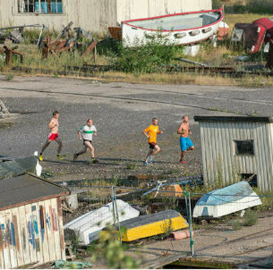 Gressholmen avsluttet Øyakarusellen 008_4_loepere_over_hangaren_ingress_gressholmen_250713