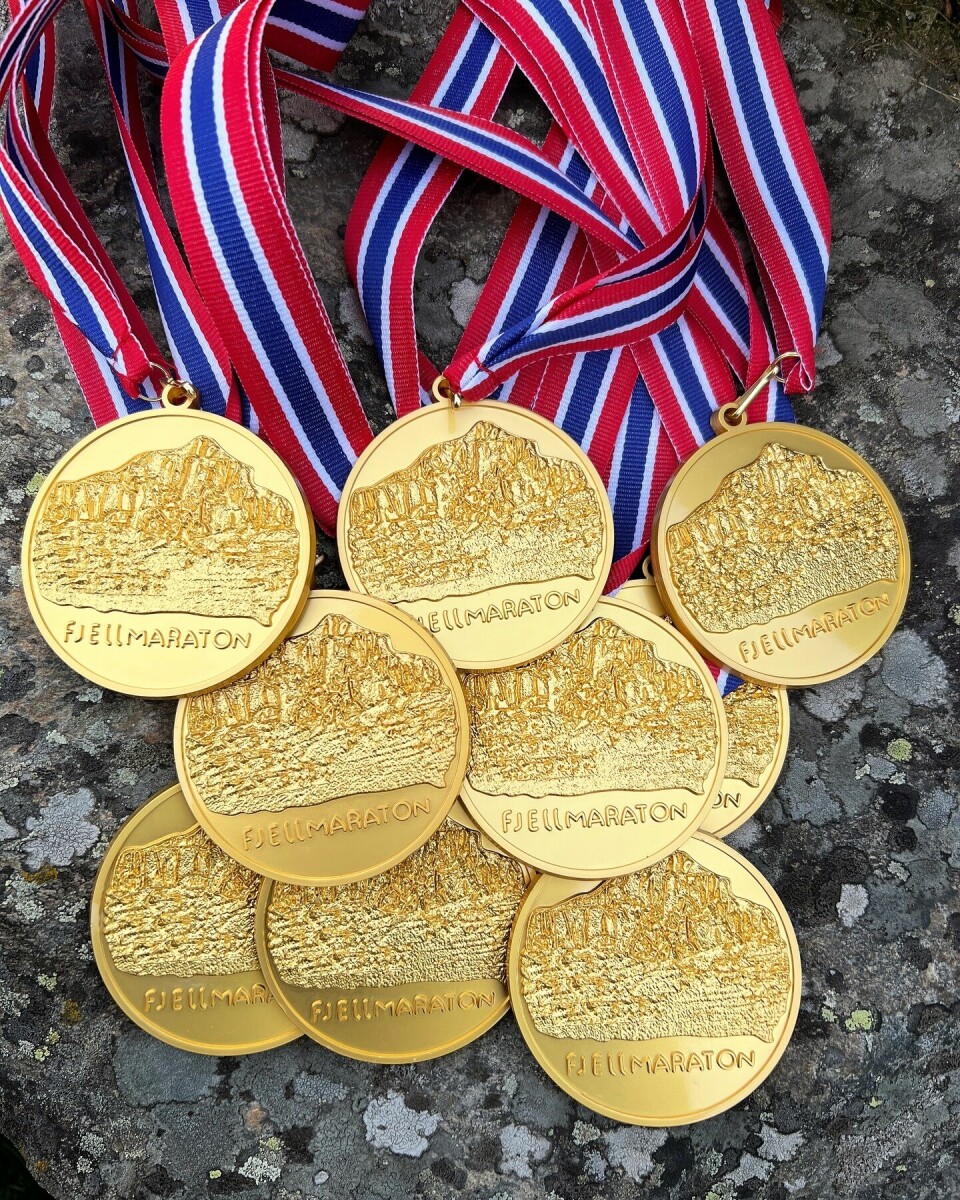 Fjellmaraton i varmt sommervær på Beitostølen medaljer.jpg