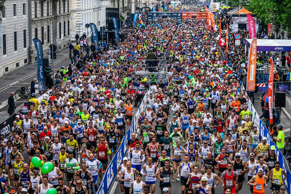 12. plass til Runa Skrove Falch og 19. plass til Didrik Hermansen i Milano Marathon Milano-Maraton-starten-foto-arrangoeren.jpg