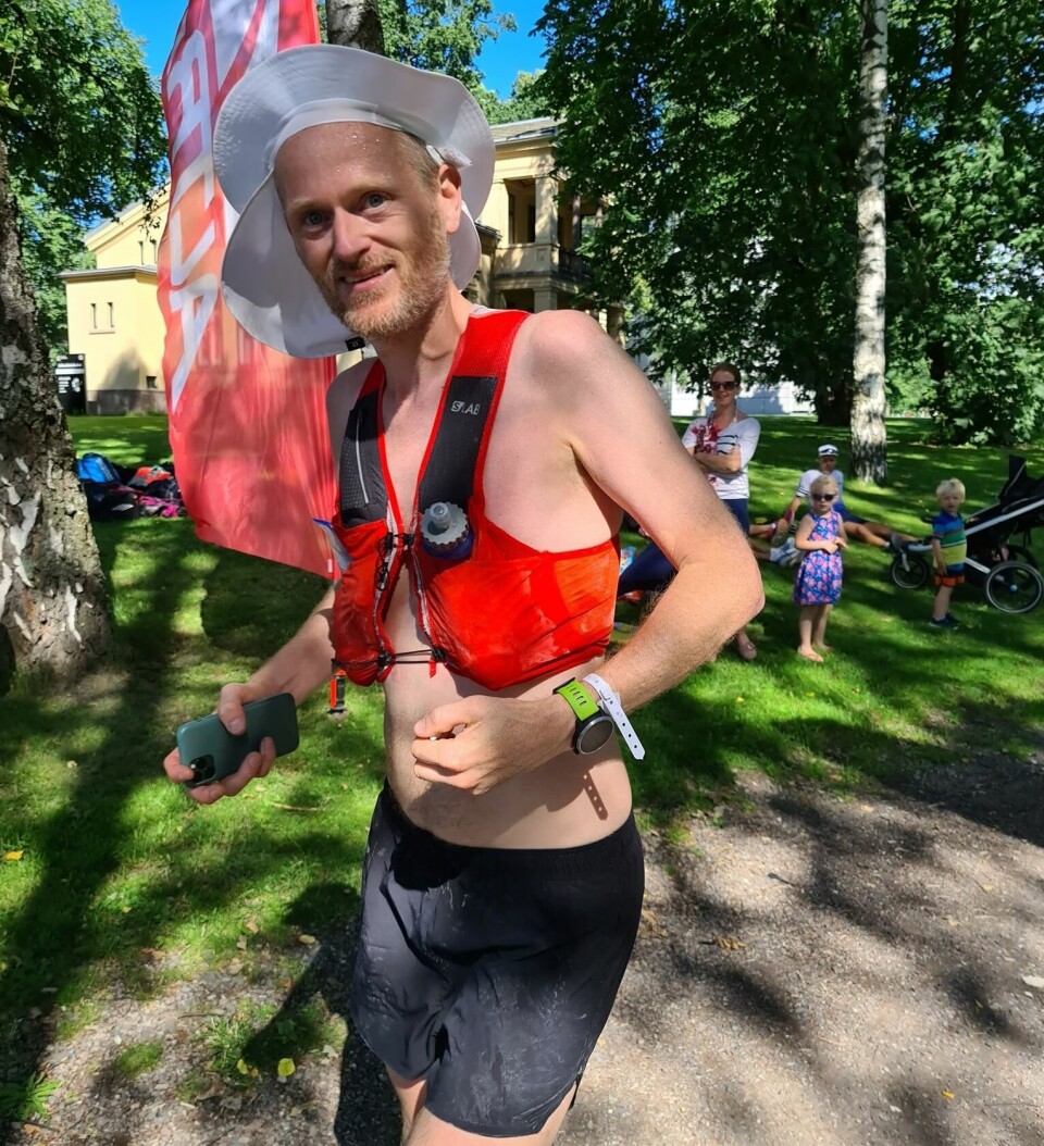53 av 64 løpere fullførte Oslofjorden Rundt, Simen Holvik og Mari Mauland vant 100 miles Simen_Holvis_passerer_50miles.jpg