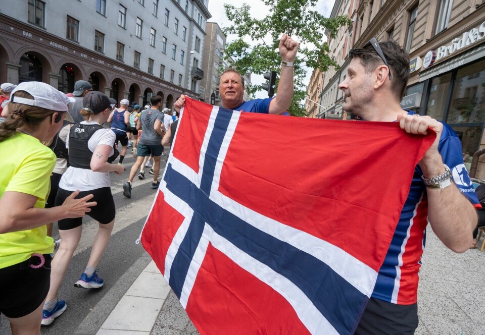 Det var mange norske kvinner og menn i løypa, og tydeligvis også på utsiden av gjerdene. (Foto: Stockholm maraton) Det var mange norske kvinner og menn i løypa, og tydeligvis også på utsiden av gjerdene. (Foto: Stockholm maraton)